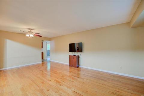 556 Running Creek Dr, Ballwin, MO 63021 photo 3
