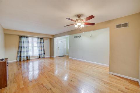 556 Running Creek Dr, Ballwin, MO 63021 photo 2