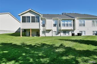696 Hawk Run Dr, O'fallon, MO 63368 photo 2