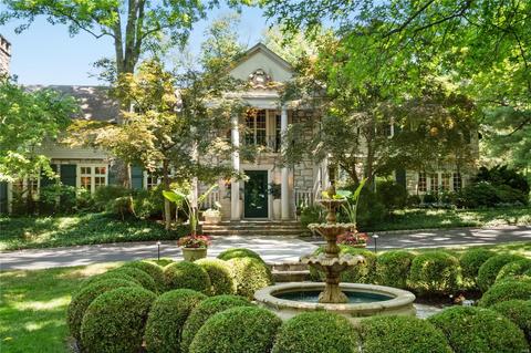 9755 Old Warson, Ladue, MO 63124