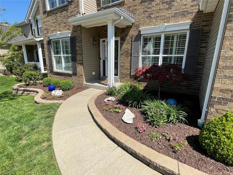1405 Red Oak Plantation Dr, Ballwin, MO 63021 photo 2