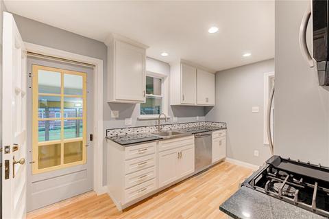 2307 Brown Rd, Saint Louis, MO 63114 photo 4