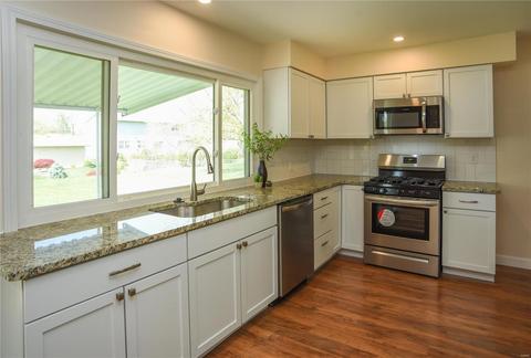 297 Village Creek Dr, Ballwin, MO 63021 photo 10