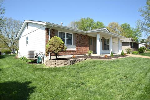 297 Village Creek Dr, Ballwin, MO 63021 photo 3