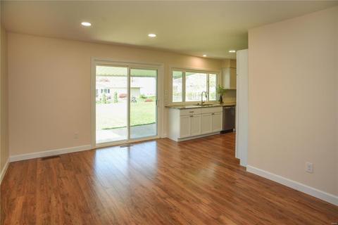 297 Village Creek Dr, Ballwin, MO 63021 photo 17