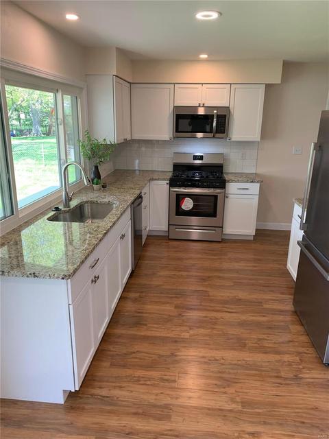 297 Village Creek Dr, Ballwin, MO 63021 photo 11