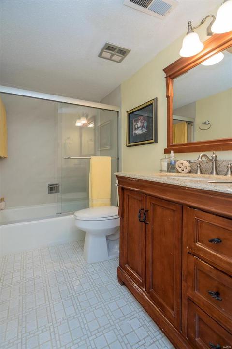 927 Claytonbrook Dr #2, Ballwin, MO 63011 photo 17
