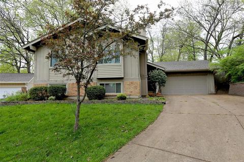 156 Holly Garden Dr, Ballwin, MO 63021 photo 2