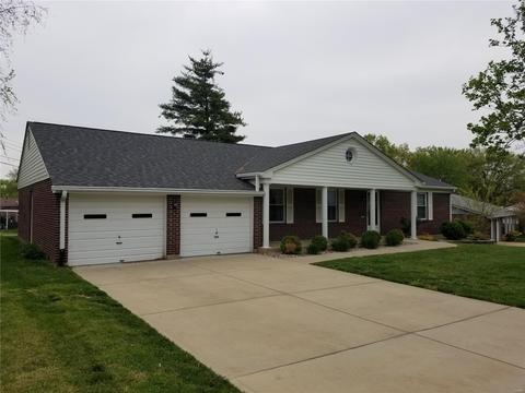 302 Breezeview Dr, Ballwin, MO 63021 photo 2