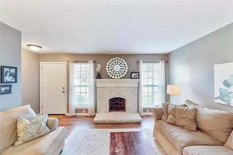 826 Spring Hill Farm, Ballwin, MO 63021 photo 5