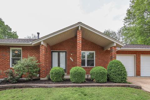 1005 Shadowoak Dr, Ballwin, MO 63021 photo 2