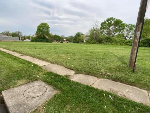 3753 Wright Ave, Saint Ann, MO 63074 photo 1