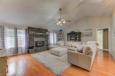 896 Hardcastle, O'fallon, MO 63366 photo 2