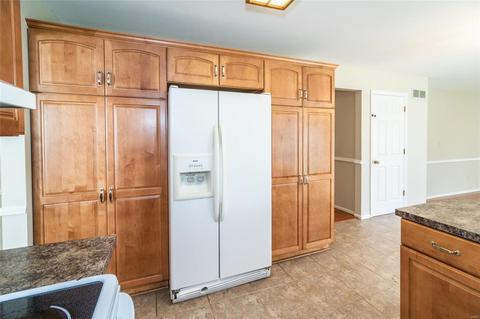 1062 Columbard Dr, Ballwin, MO 63021 photo 11