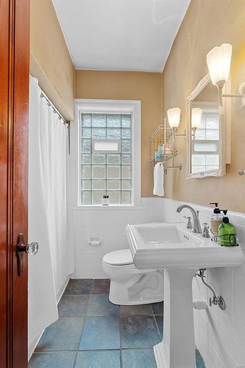 5733 Gresham Ave, Saint Louis, MO 63109 photo 18