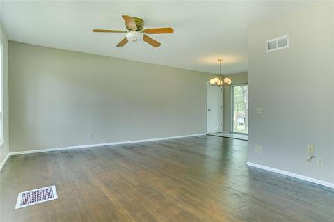 1205 Foxview Ter, Ballwin, MO 63011 photo 4