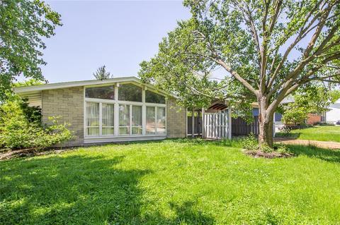 32 Pepper Tree Dr, Fenton, MO 63026 photo 1
