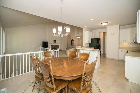 909 Eaglesridge Ct, Wildwood, MO 63021 photo 9