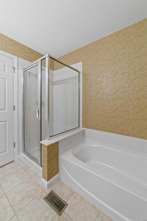 16049 Kerryton Place Dr, Ballwin, MO 63021 photo 25