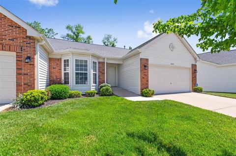 16049 Kerryton Place Dr, Ballwin, MO 63021 photo 2