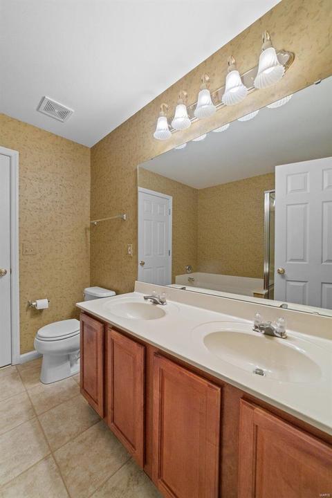 16049 Kerryton Place Dr, Ballwin, MO 63021 photo 24