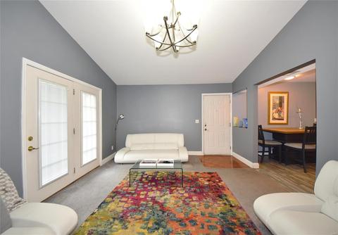 100 Towne Square Ct #J, Eureka, MO 63025 photo 3