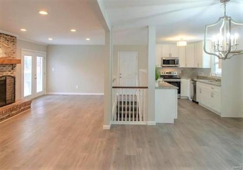 1080 Sagebrush Trl, Ballwin, MO 63011 photo 4