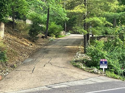 830 New Ballwin Rd, Ballwin, MO 63021 photo 1