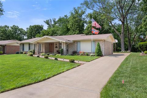 446 Coronado Dr, Ballwin, MO 63011 photo 2