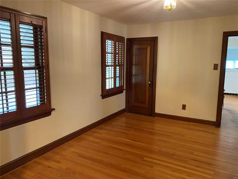 8916 Apache, Saint Louis, MO 63114 photo 4