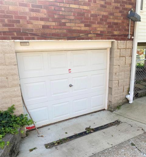 8916 Apache, Saint Louis, MO 63114 photo 21