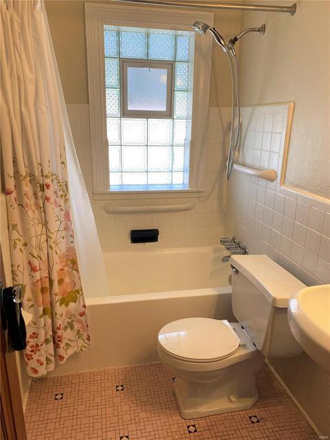 8916 Apache, Saint Louis, MO 63114 photo 8