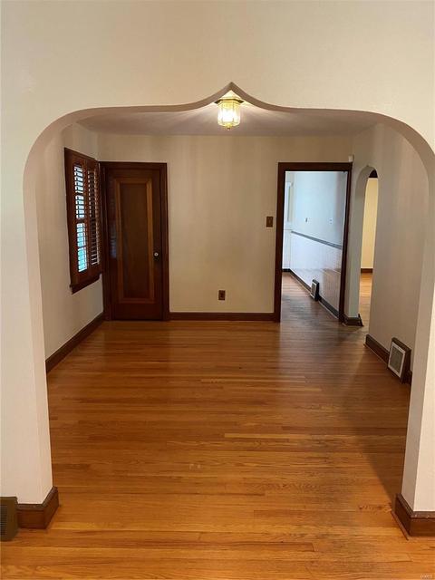 8916 Apache, Saint Louis, MO 63114 photo 3