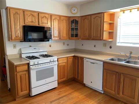 8916 Apache, Saint Louis, MO 63114 photo 6