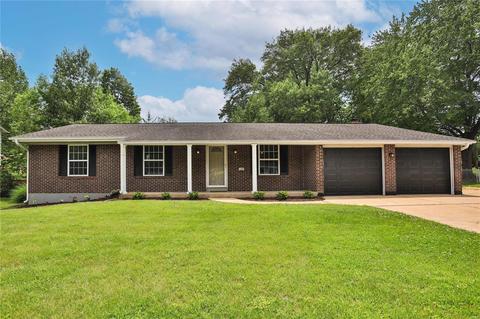 118 Breezeview Dr, Ballwin, MO 63021 photo 1