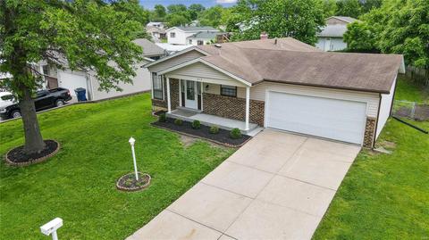 214 Roaring River Dr, O'fallon, MO 63366 photo 2
