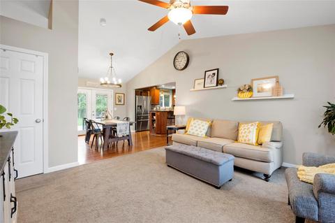 454 Fall River Ln, Saint Charles, MO 63304 photo 4