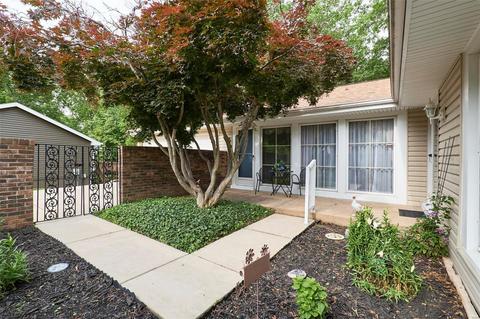 815 Country Stone Dr, Manchester, MO 63021 photo 2