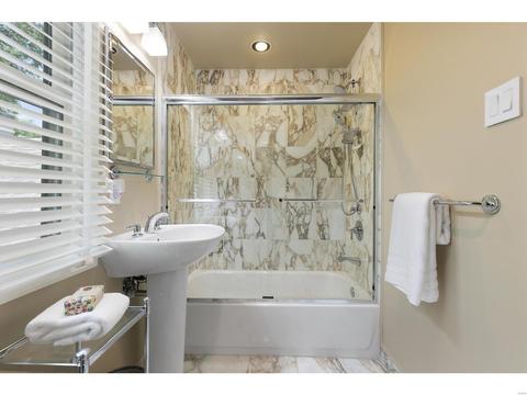 1 Wickersham Ln, Ladue, MO 63124 photo 23