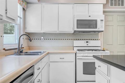 620 Burwick Ter, Manchester, MO 63021 photo 8