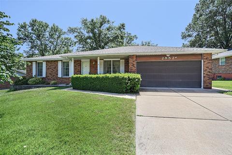 2952 Point Dr, Saint Louis, MO 63129 photo 1