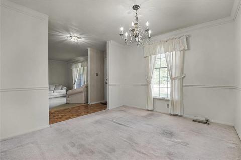 2952 Point Dr, Saint Louis, MO 63129 photo 2
