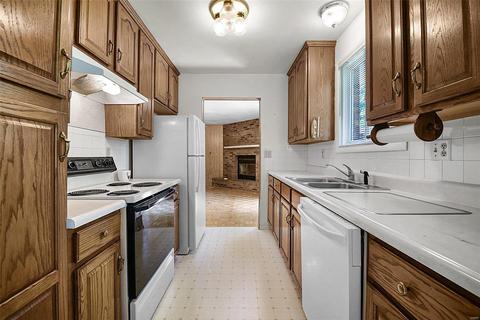 2952 Point Dr, Saint Louis, MO 63129 photo 5