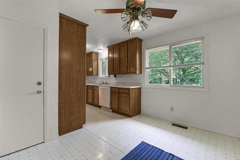 2952 Point Dr, Saint Louis, MO 63129 photo 8