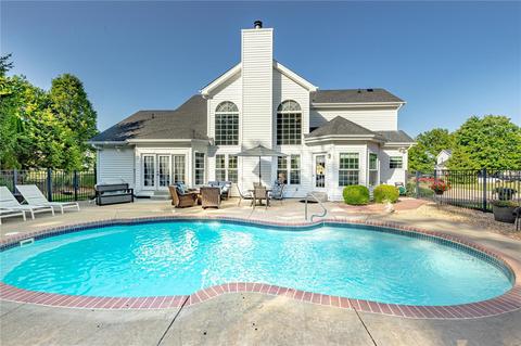 1313 Renaissance Pl, Weldon Spring, MO 63304 photo 2