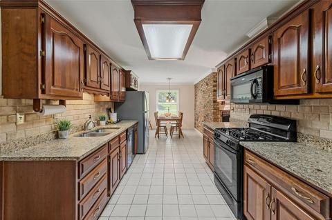907 Dutchmill Dr, Ballwin, MO 63011 photo 8