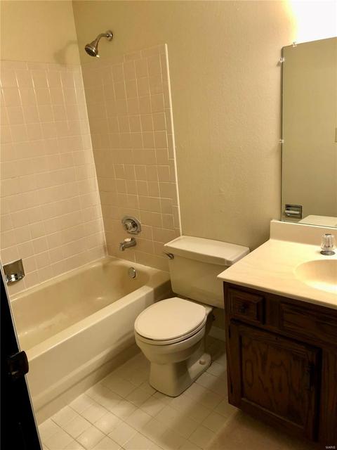 1574 Carman Valley Dr, Ballwin, MO 63021 photo 31