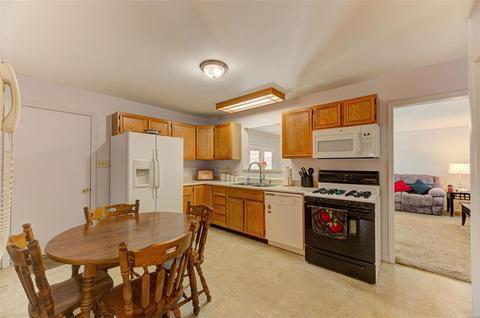 407 Saint John Dr, O'fallon, MO 63366 photo 3