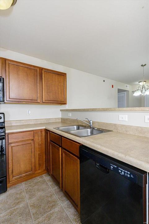 2102 Spring Creek Ln, O'fallon, MO 63368 photo 8
