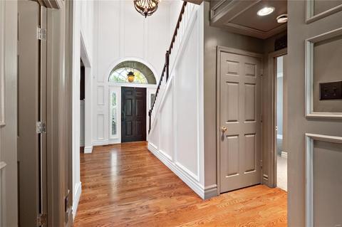 909 Emerald Oaks Ct, Eureka, MO 63025 photo 4